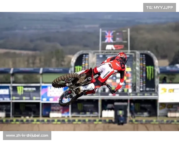 全国男子举重锦标赛揭幕 王威东55公斤级勇夺两金展现强劲实力